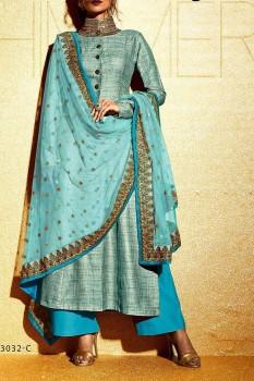 While celebrities are flaunting their baby bumps with panache, you can be at your fashionable best during your pregnancy too. Opt for semi-fitted styles which flare up waist downwards and use scarves to style up, suggests an expert.