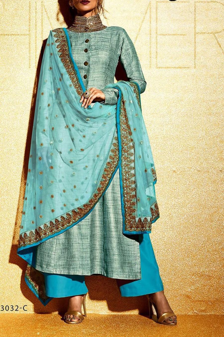 While celebrities are flaunting their baby bumps with panache, you can be at your fashionable best during your pregnancy too. Opt for semi-fitted styles which flare up waist downwards and use scarves to style up, suggests an expert. Baby bump,baby bump in,wedding season,Fashion,fashionable best