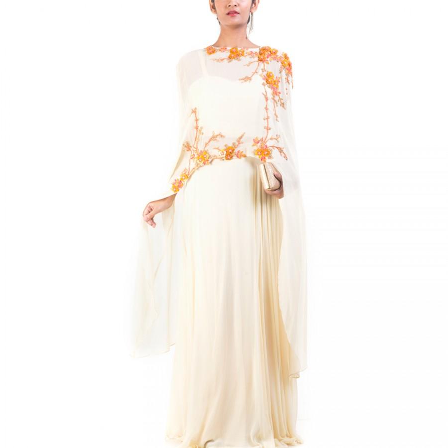 While celebrities are flaunting their baby bumps with panache, you can be at your fashionable best during your pregnancy too. Opt for semi-fitted styles which flare up waist downwards and use scarves to style up, suggests an expert. Baby bump,baby bump in,wedding season,Fashion,fashionable best