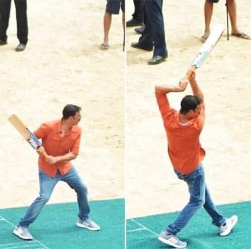 Bollywood actor Akshay Kumar plays cricket on Jolly LLB 2 Set.