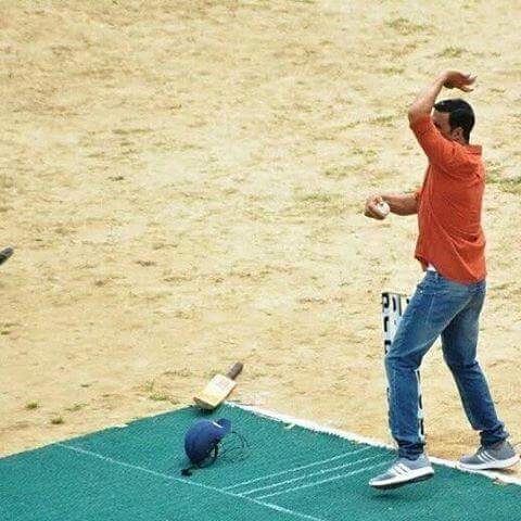 Bollywood actor Akshay Kumar plays cricket on Jolly LLB 2 Set. Akshay Kumar,Akshay Kumar plays cricket,Akshay Kumar plays cricket on Jolly LLB 2 Set,Akshay Kumar playing cricket,Akshay Kumar cricket,actor Akshay Kumar,Akshay Kumar on Jolly LLB 2 Set,Jolly LLB 2 Set,Jolly LLB 2,Akshay Kumar pics,Akshay Kumar images,Ak