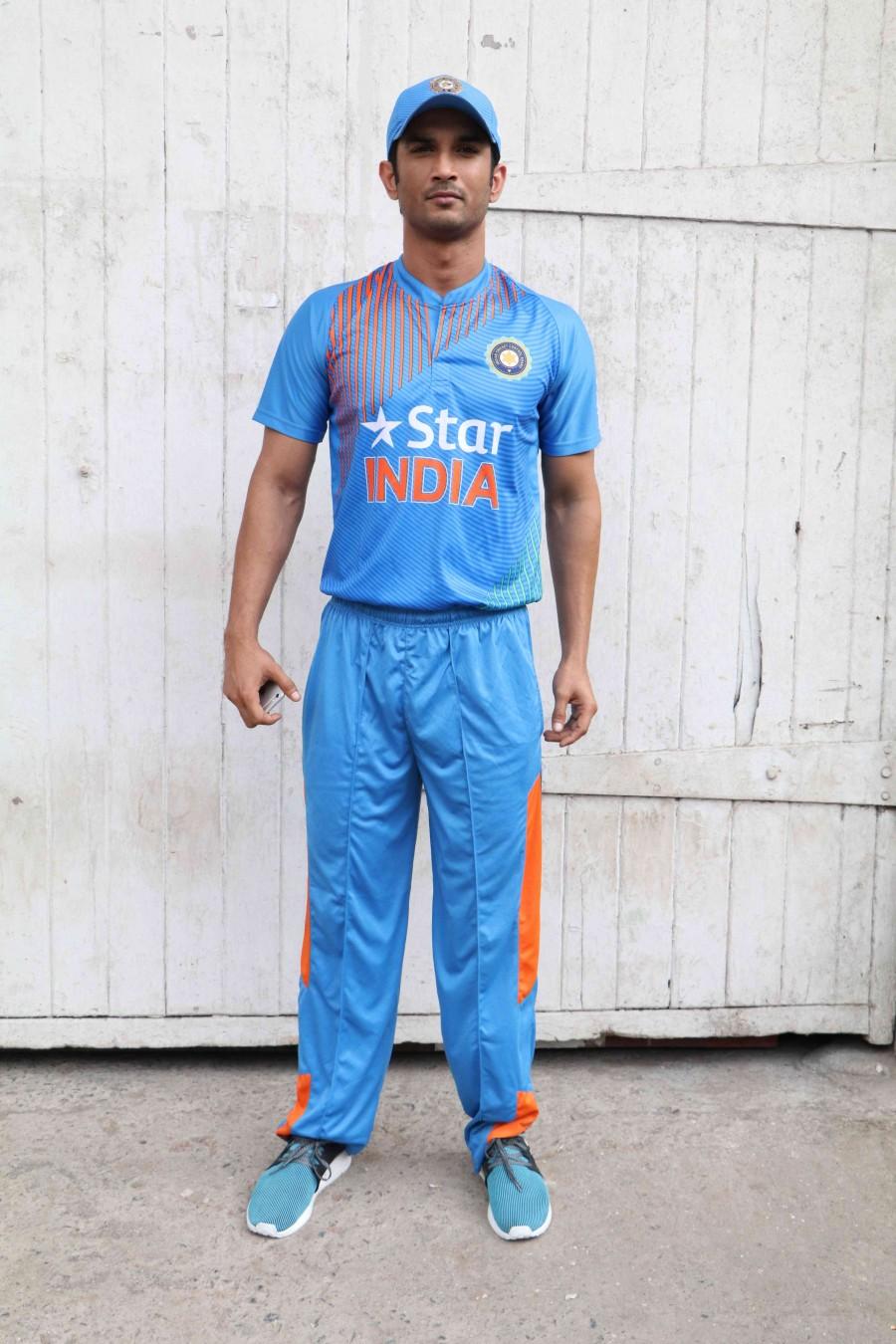 Sushant Singh Rajput had come up with a unique way of promoting his upcoming next film MS Dhoni: The Untold Story. The talented actor had donned the jersey of Indian cricket team to promote his movie MS Dhoni: The Untold Story. Sushant Singh Rajput,Sushant Singh,MS Dhoni: The Untold Story,MS Dhoni,MS Dhoni: The Untold Story promotions,Sushant Singh in Indian Cricket team jersey,Indian Cricket team jersey,Cricket team jersey,Sushant Singh Rajput pics,Sushant Singh Rajput images,S