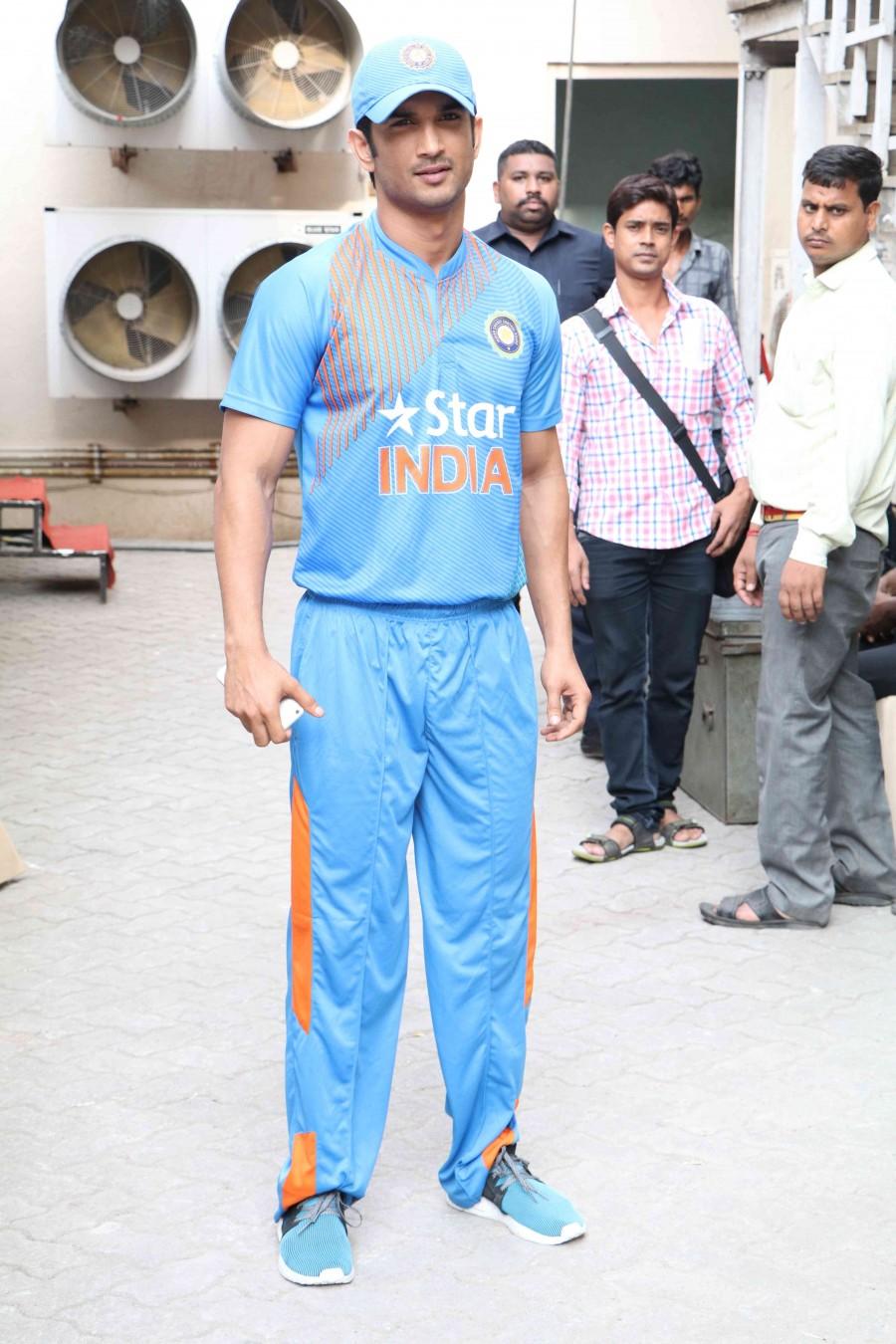 Sushant Singh Rajput had come up with a unique way of promoting his upcoming next film MS Dhoni: The Untold Story. The talented actor had donned the jersey of Indian cricket team to promote his movie MS Dhoni: The Untold Story. Sushant Singh Rajput,Sushant Singh,MS Dhoni: The Untold Story,MS Dhoni,MS Dhoni: The Untold Story promotions,Sushant Singh in Indian Cricket team jersey,Indian Cricket team jersey,Cricket team jersey,Sushant Singh Rajput pics,Sushant Singh Rajput images,S