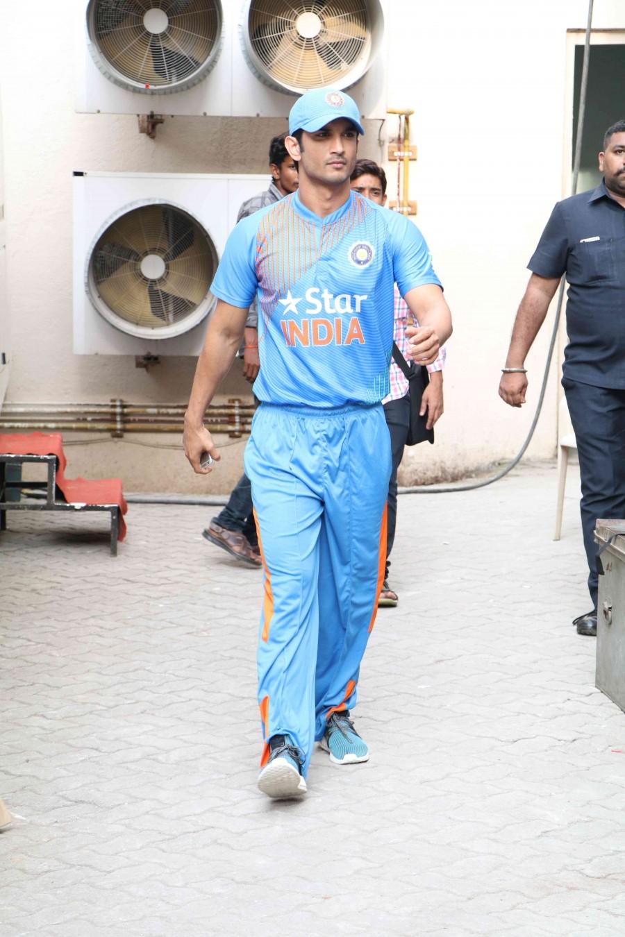 Sushant Singh Rajput had come up with a unique way of promoting his upcoming next film MS Dhoni: The Untold Story. The talented actor had donned the jersey of Indian cricket team to promote his movie MS Dhoni: The Untold Story. Sushant Singh Rajput,Sushant Singh,MS Dhoni: The Untold Story,MS Dhoni,MS Dhoni: The Untold Story promotions,Sushant Singh in Indian Cricket team jersey,Indian Cricket team jersey,Cricket team jersey,Sushant Singh Rajput pics,Sushant Singh Rajput images,S