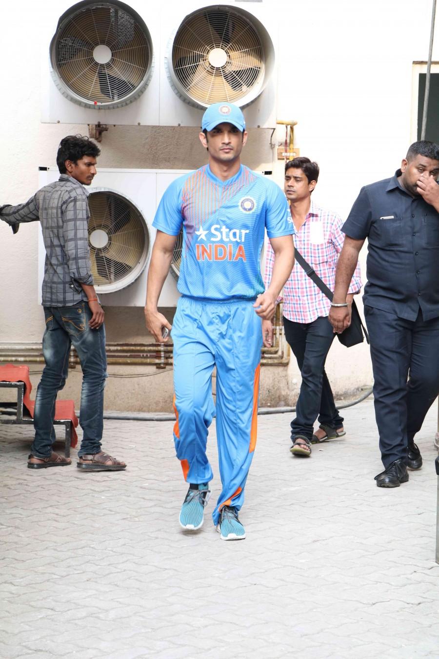 Sushant Singh Rajput had come up with a unique way of promoting his upcoming next film MS Dhoni: The Untold Story. The talented actor had donned the jersey of Indian cricket team to promote his movie MS Dhoni: The Untold Story. Sushant Singh Rajput,Sushant Singh,MS Dhoni: The Untold Story,MS Dhoni,MS Dhoni: The Untold Story promotions,Sushant Singh in Indian Cricket team jersey,Indian Cricket team jersey,Cricket team jersey,Sushant Singh Rajput pics,Sushant Singh Rajput images,S