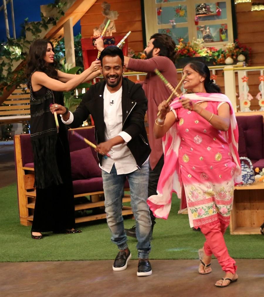 Celebs like Riteish Deshmukh, Nargis Fakhri and Dharmesh Yelande promote 'Banjo' on the sets of The Kapil Sharma Show. Riteish Deshmukh,Nargis Fakhri,Dharmesh Yelande,Banjo,Banjo promotions,Banjo movie promotions,Banjo on The Kapil Sharma Show,The Kapil Sharma Show,Banjo promotion pics,Banjo promotion images,Banjo promotion photos,Banjo promotion stills,Banjo promotion pi