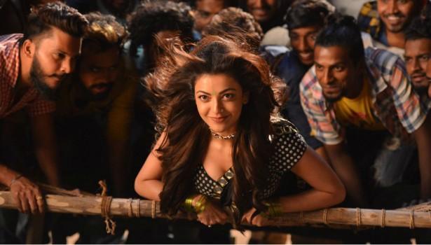 Jr NTR and Kajal Aggarwal in Pakka Local Song from Janatha Garage.