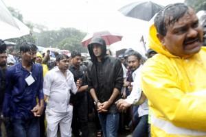 Ranbir Kapoor,Rishi Kapoor,Randhir Kapoor,Rajiv Kapoor,Ranbir Kapoor at Ganpati Visarjan,Ranbir Kapoor during Ganpati Visarjan,Ganpati Visarjan,Ganpati Visarjan 2016,Ganpati Visarjan at RK Studio