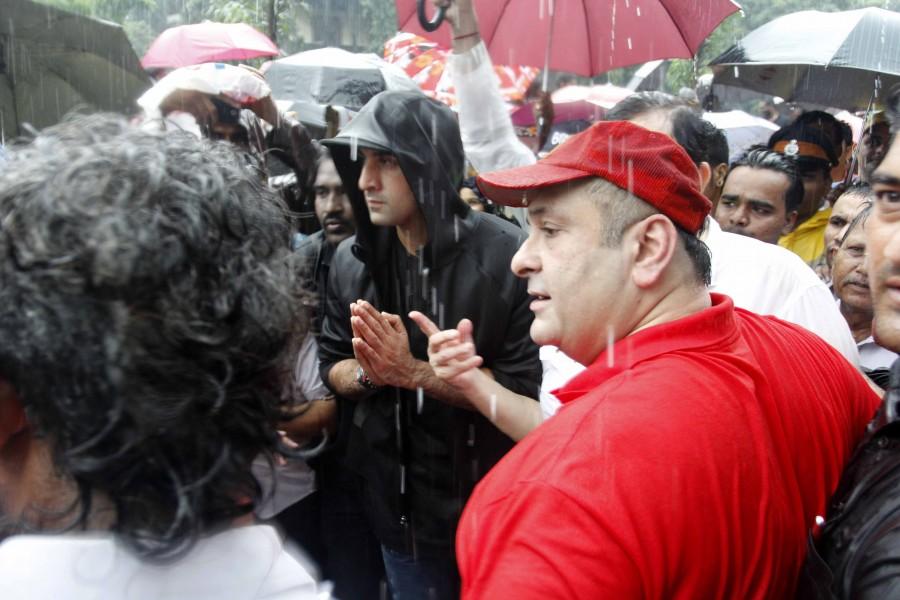 Bollywood actor Ranbir Kapoor, Rishi Kapoor, Randhir Kapoor & Rajiv Kapoor snapped during Ganpati Visarjan at RK Studio. Ranbir Kapoor,Rishi Kapoor,Randhir Kapoor,Rajiv Kapoor,Ranbir Kapoor at Ganpati Visarjan,Ranbir Kapoor during Ganpati Visarjan,Ganpati Visarjan,Ganpati Visarjan 2016,Ganpati Visarjan at RK Studio