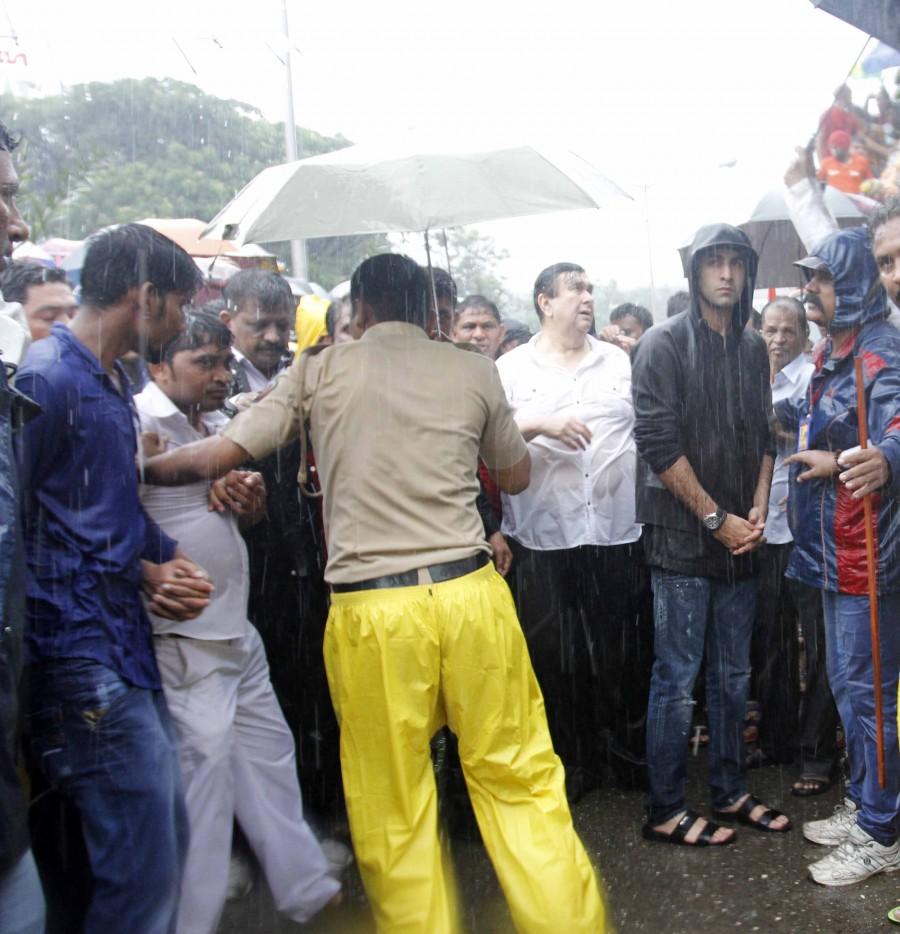Bollywood actor Ranbir Kapoor, Rishi Kapoor, Randhir Kapoor & Rajiv Kapoor snapped during Ganpati Visarjan at RK Studio. Ranbir Kapoor,Rishi Kapoor,Randhir Kapoor,Rajiv Kapoor,Ranbir Kapoor at Ganpati Visarjan,Ranbir Kapoor during Ganpati Visarjan,Ganpati Visarjan,Ganpati Visarjan 2016,Ganpati Visarjan at RK Studio