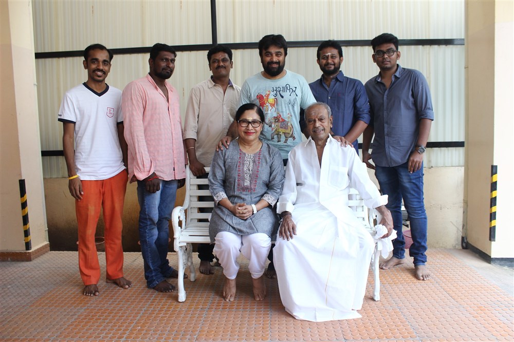 Producer M. Sasikumar New Movie launched in Chennai under the Company Production No 9 name. Celebs like Sasikumar, Kovai Sarala, P Prakash, Sangili Murugan, Darbuka Siva, Mayapandi, Ravindranath Guru, B Ashok Kumar, Praveen Anthony and others graced the event. Sasikumar,Kovai Sarala,P Prakash,Sangili Murugan,Darbuka Siva,Mayapandi,Ravindranath Guru,Sasikumar New Movie Launch,Sasikumar New Movie,Sasikumar New Movie Launch pics,Sasikumar New Movie Launch images,Sasikumar New Movie Launch photos,Sasikumar New Movi