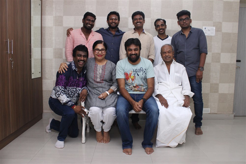 Producer M. Sasikumar New Movie launched in Chennai under the Company Production No 9 name. Celebs like Sasikumar, Kovai Sarala, P Prakash, Sangili Murugan, Darbuka Siva, Mayapandi, Ravindranath Guru, B Ashok Kumar, Praveen Anthony and others graced the event. Sasikumar,Kovai Sarala,P Prakash,Sangili Murugan,Darbuka Siva,Mayapandi,Ravindranath Guru,Sasikumar New Movie Launch,Sasikumar New Movie,Sasikumar New Movie Launch pics,Sasikumar New Movie Launch images,Sasikumar New Movie Launch photos,Sasikumar New Movi