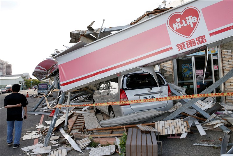 Typhoon Meranti slammed into Taiwan and southeastern China with strong winds and rain, in what has been described as the strongest storm of the year globally. Typhoon Meranti,Typhoon Meranti hits China,Typhoon Meranti in China,strongest storm,strongest storm in China,Taiwan