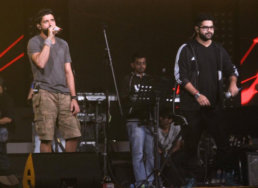 Farhan Akhtar who kick started with his Farhan Live performances, has been dedicatedly removing time and has visited several countries for performing the concerts. Rock On!! 2,Starcast of Rock On!! 2,Rock On 2,Farhan Akhtar,Rock On!! 2 rehearsal,Shraddha Kapoor,Shraddha Kapoor and Farhan Akhtar