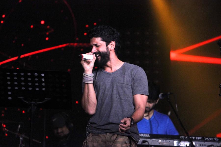 Farhan Akhtar who kick started with his Farhan Live performances, has been dedicatedly removing time and has visited several countries for performing the concerts. Rock On!! 2,Starcast of Rock On!! 2,Rock On 2,Farhan Akhtar,Rock On!! 2 rehearsal,Shraddha Kapoor,Shraddha Kapoor and Farhan Akhtar