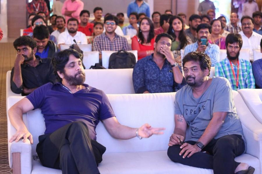 The audio of Telugu movie Mana Oori Ramayanam,Mana Oori Ramayanam audio,Mana Oori Ramayanam trailer,Mana Oori Ramayanam music,Prakash Raj,Priyamani,Mana Oori Ramayanam pics,Mana Oori Ramayanam images,Akkineni Nagarjuna,Nagarjuna,Mana Oori Ramayanam stills,Mana Oori Ramayanam pictu