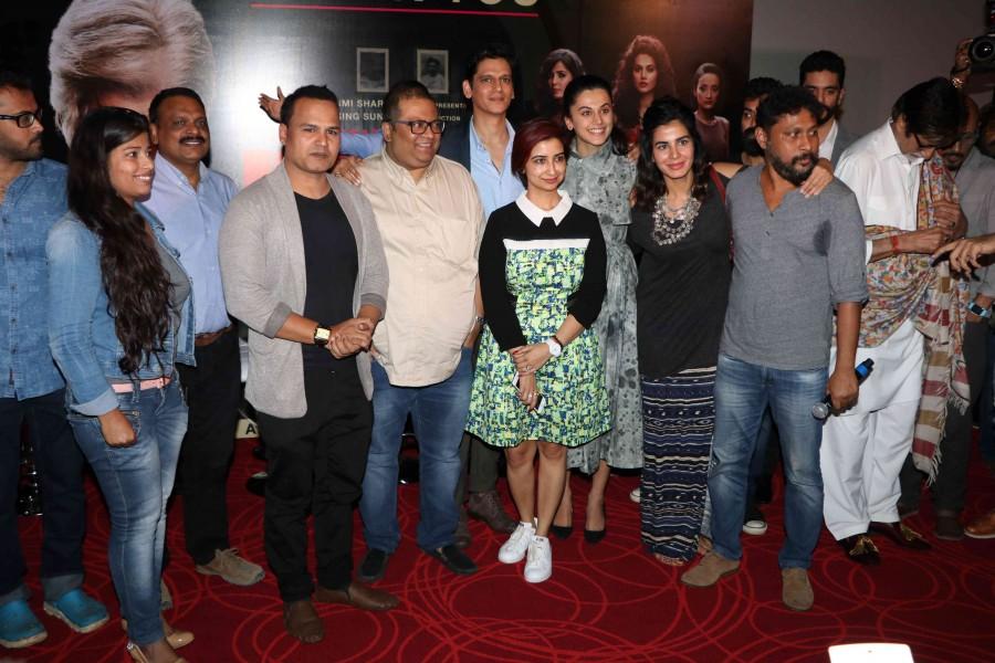 Amitabh Bachchan, Taapsee Pannu at 'Pink' Thank You meet. Amitabh Bachchan,Megastar Amitabh Bachchan,Amitabh Bachchan at Pink Thank You meet,Pink Thank You meet,Pink sucess meet,Pink sucess meet pics,Pink sucess meet images,Pink sucess meet photos,Pink sucess meet stills,Pink sucess meet pictures