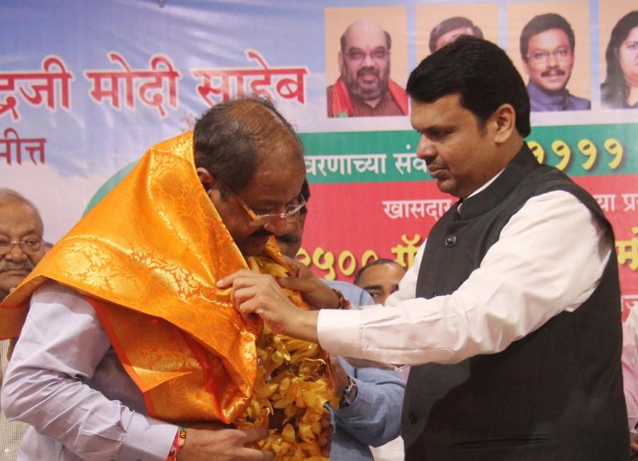 Gopal Shetty, MP, distributes 2500 gas stoves to women in Dahisar - Devendra Fadnavis, Hon Chief Minister of Maharashtra & other ministers grace the event. Gopal Shetty,Devendra Fadnavis,gas stoves,gas stoves to poors,Borivali Gorai,Chief Minister of Maharashtra,Narendra Modi,Narendra Modi birthday,Vidya Thakur,MLA Ashish Shelar,MLA Atul Bhatkalkar,Ram Barot,Asavari Patil,Shailaja Girkar