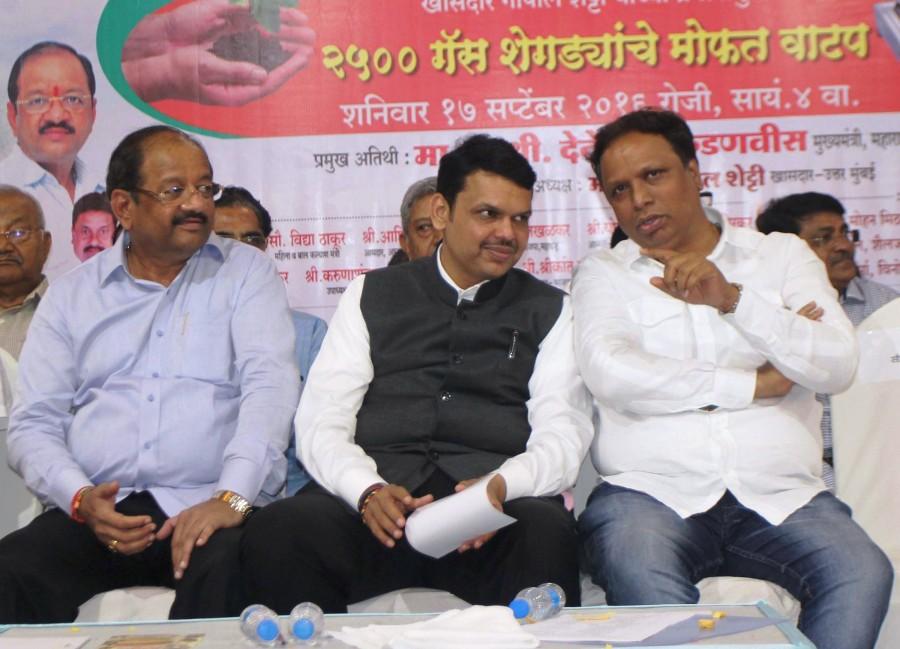 Gopal Shetty, MP, distributes 2500 gas stoves to women in Dahisar - Devendra Fadnavis, Hon Chief Minister of Maharashtra & other ministers grace the event. Gopal Shetty,Devendra Fadnavis,gas stoves,gas stoves to poors,Borivali Gorai,Chief Minister of Maharashtra,Narendra Modi,Narendra Modi birthday,Vidya Thakur,MLA Ashish Shelar,MLA Atul Bhatkalkar,Ram Barot,Asavari Patil,Shailaja Girkar