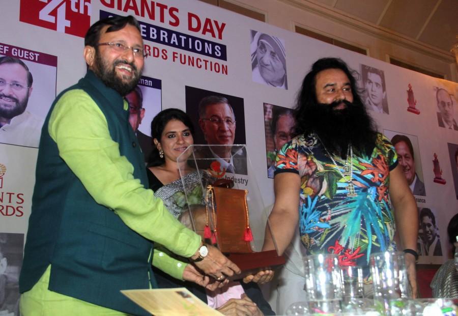 Celebs like Deepika Padukone, Rishi Kapoor, Shaina NC, Prakash Javdekar, Gurmeet Ram Rahim Singh Insan, Armaan Jain, Salma Agha and others graced Giant International Award 2016 event. Giant International Award 2016,Giant International Award,Deepika Padukone,Rishi Kapoor,Shaina NC,Prakash Javdekar,Gurmeet Ram Rahim Singh Insan,Armaan Jain,Salma Agha
