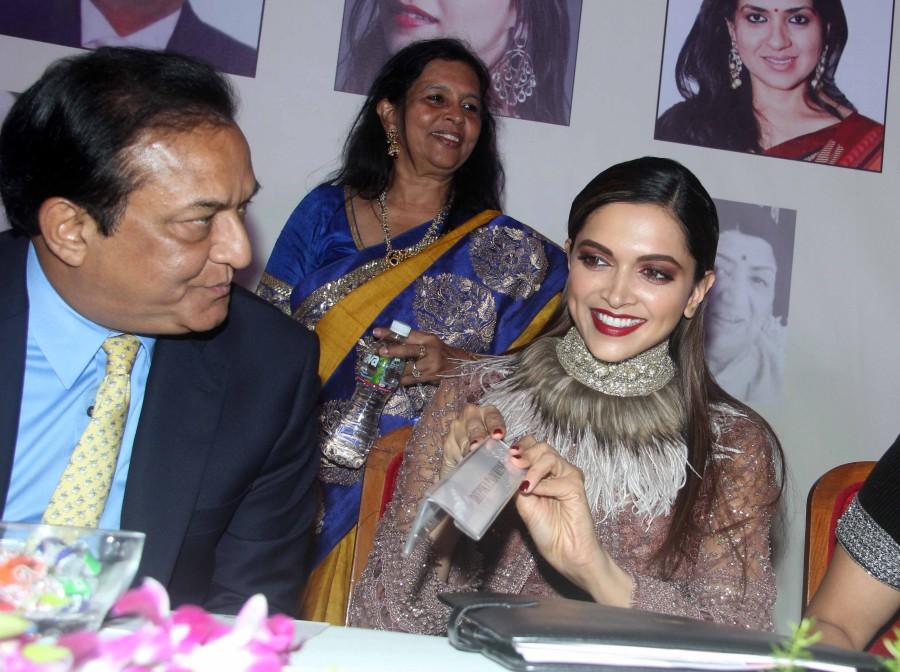 Celebs like Deepika Padukone, Rishi Kapoor, Shaina NC, Prakash Javdekar, Gurmeet Ram Rahim Singh Insan, Armaan Jain, Salma Agha and others graced Giant International Award 2016 event. Giant International Award 2016,Giant International Award,Deepika Padukone,Rishi Kapoor,Shaina NC,Prakash Javdekar,Gurmeet Ram Rahim Singh Insan,Armaan Jain,Salma Agha