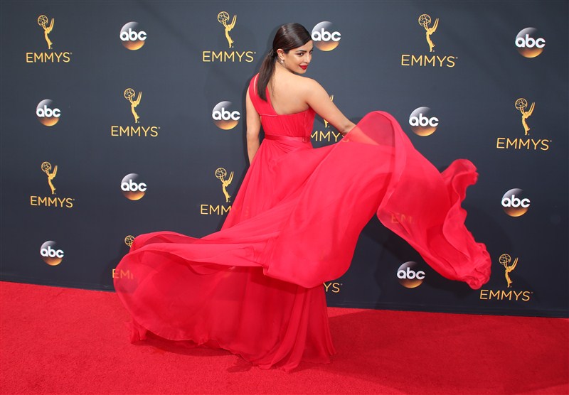 Celebs like Priyanka Chopra, Emily Ratajkowski, Taraji P. Henson, Shiri Appleby, Sarah Paulson, Hari Nef, Kerry Washington, Kate McKinnon, Sofia Vergara, Laverne Cox, Mandy Moore, Jane Krakowski, Neve Campbell, Amy Landecker, Kristen Bell, Michelle Dockery, Keri Russell, Yara Shahidi, Claire Danes, Anna Chlumsky, Emilia Clarke, Julianne Hough, Minnie Driver, Tina Fey, Laura Carmichael, Padma Lakshmi, Gwendoline Christie, Connie Britton, Ellie Kemper, Constance Zimmer, Katherine Hahn, Jill Kargman, Mary Hart, Sophie Turner, Kirsten Dunst, Portia Doubleday, Sarah Hyland, Tracee Ellis Ross and others were present at the 68th Primetime Emmy Awards in Los Angeles. 68th Primetime Emmy red carpet,68th Primetime Emmy Awards,Emmy Awards,Priyanka Chopra,Emily Ratajkowski,Taraji P. Henson,Shiri Appleby,Sarah Paulson,Hari Nef,Kerry Washington,Kate McKinnon,Sofia Vergara,Laverne Cox,Mandy Moore,Jane Krakowski,Neve Campbell