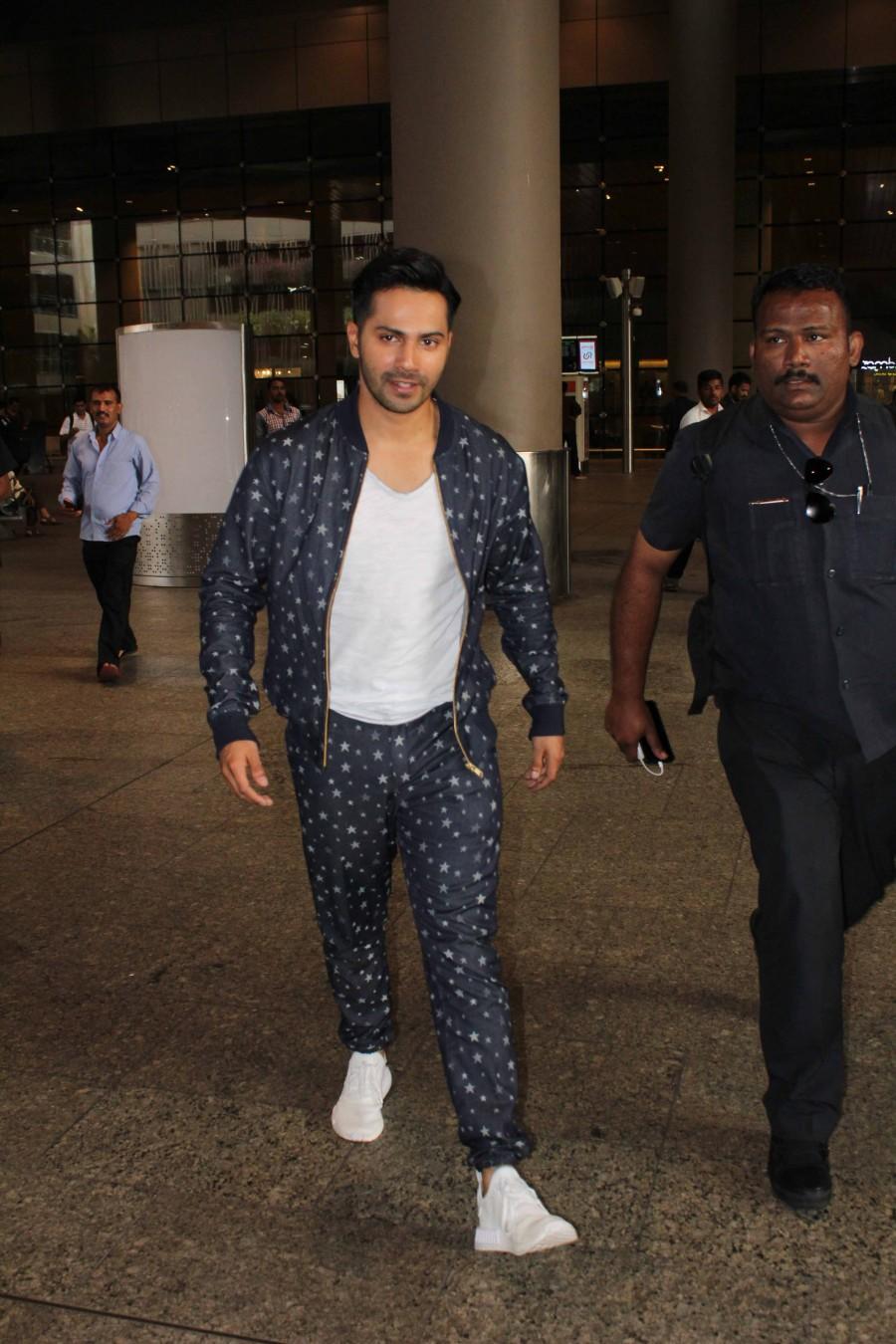 Celebs like Katrina Kaif, Sonam Kapoor, Aishwarya Rai, Kangana Ranaut, Varun Dhawan, Javed Jaffrey, Sridevi, Boney Kapoor & Others Spotted at Mumbai Airport. Katrina Kaif,Sonam Kapoor,Aishwarya Rai,Kangana Ranaut,Varun Dhawan,Javed Jaffrey,Sridevi,Boney Kapoor,Katrina Kaif at Mumbai Airport,Sonam Kapoor at Mumbai Airport,Aishwarya Rai at Mumbai Airport,Kangana Ranaut at Mumbai Airport,Varun Dhawan at Mumbai Ai