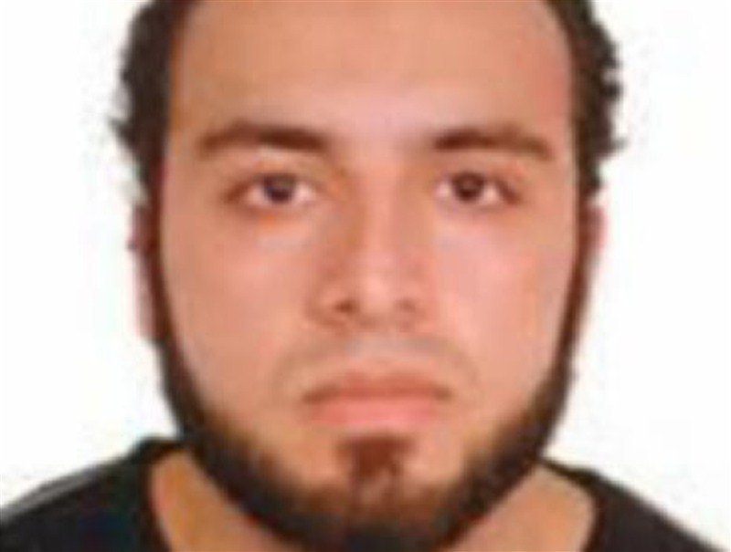 Authorities search for a New Jersey resident in connection with bombs planted in Manhattan's Chelsea neighborhood. Ahmad Khan Rahami,New York bombings suspect arrested,New York suspect arrested,Bombing suspect caught,Chelsea bomb,N.Y. Bomb Suspect,New York-area terror bombing,New York-area terror bombing suspect caught