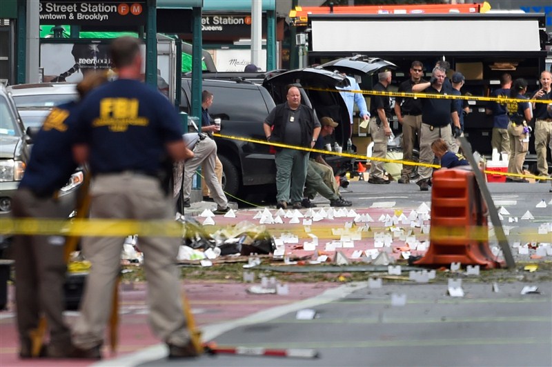 Authorities search for a New Jersey resident in connection with bombs planted in Manhattan's Chelsea neighborhood. Ahmad Khan Rahami,New York bombings suspect arrested,New York suspect arrested,Bombing suspect caught,Chelsea bomb,N.Y. Bomb Suspect,New York-area terror bombing,New York-area terror bombing suspect caught