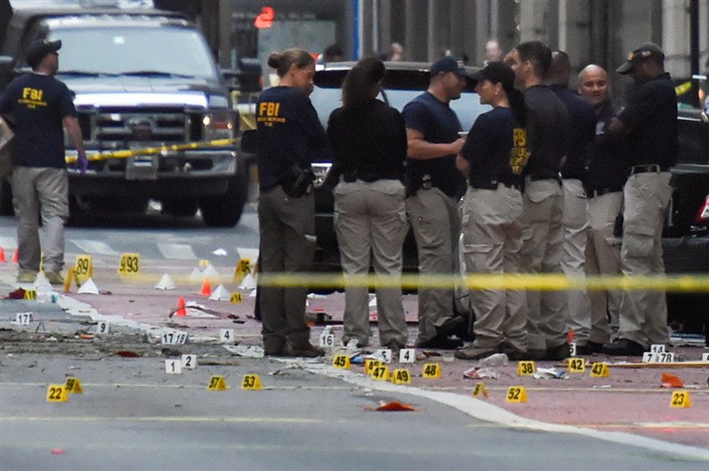 Authorities search for a New Jersey resident in connection with bombs planted in Manhattan's Chelsea neighborhood. Ahmad Khan Rahami,New York bombings suspect arrested,New York suspect arrested,Bombing suspect caught,Chelsea bomb,N.Y. Bomb Suspect,New York-area terror bombing,New York-area terror bombing suspect caught