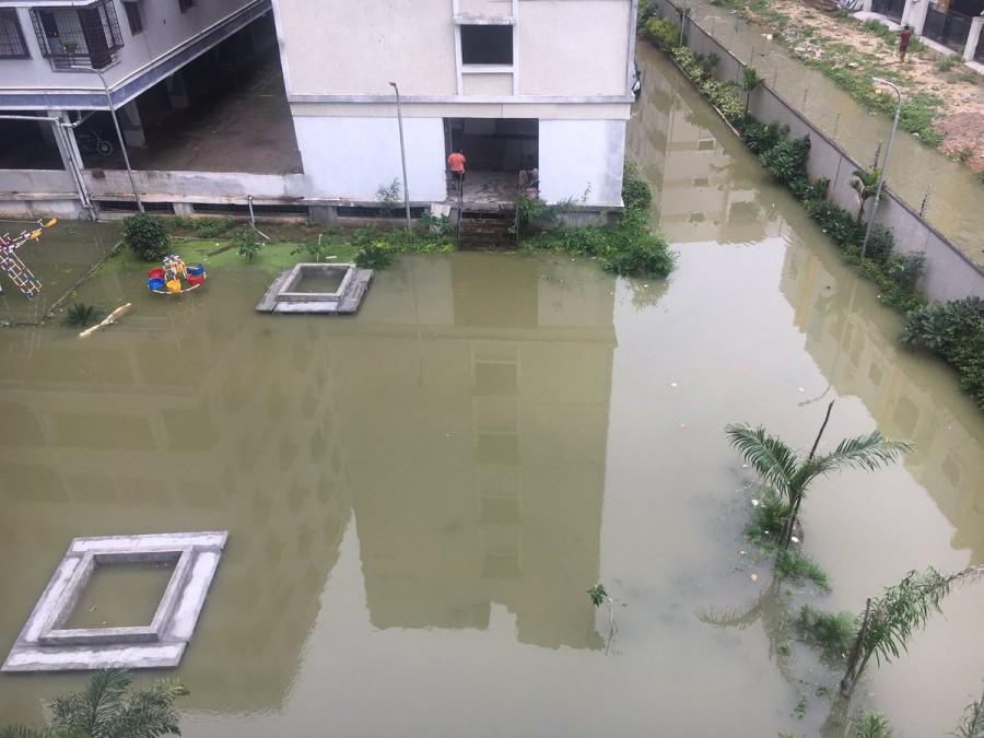 Heavy overnight rains wrecked havoc in parts of Hyderabad and its suburbs as water entered some residential areas and flooded roads. Heavy rains cause floods,Hyderabad,Heavy rain in Hyderabad,Hyderabad rainfall,Flood in Hyderabad,flooded roads in Hyderabad