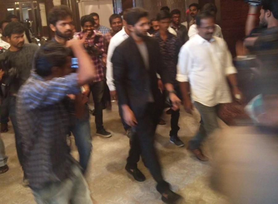 Actor Allu Arjun and filmmaker N. Lingusami are set to team up for a yet-untitled Tamil-Telugu bilingual project, the makers have announced. Allu Arjun,Allu Sirish,Lingusamy,Allu Arjun in Chennai,Allu Arjun and Lingusamy,Studio Green Production No 12 Launch,Allu Arjun in Tamil movie,Allu Arjun debut in tamil,Allu Arjun tamil debut