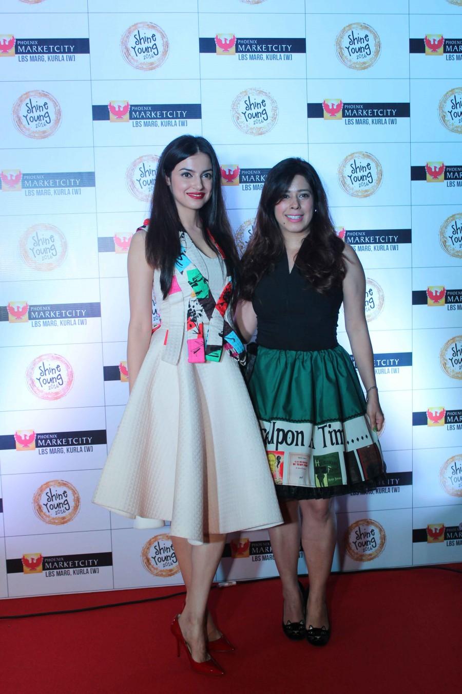 Celebrity panellists include Choreographer Sandip Soparrkar, Celebrity Chef Harpal Singh Sokhi, Personality Development and Theatre expert Raell Padamsee, Fitness and Wellness expert Mickey Mehta, Fashion Designer Amy Billimoria, Motivational Speaker and Author Priya Kumar, Model Karishma Modi, Fashion Choreographer Shakir Shaikh and more. Divya Khosla Kumar,Divya Khosla Kumar launches Shine Young 2016,Shine Young 2016,Shine Young,Sandip Soparrkar,Harpal Singh Sokhi,Raell Padamsee,Mickey Mehta,Amy Billimoria,Priya Kumar,Karishma Modi,Shakir Shaikh,Malaika Arora Khan,Amrita Arora,Aditi Gowit
