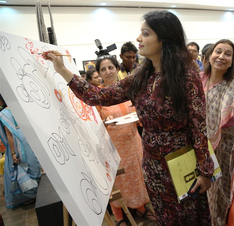 Mrs. Amruta Fadnavis inaugurates 'The Art Trisomy 21', an art exhibition by individuals suffering from Down's syndrome and other developmental disorders. Amruta Fadnavis,The Art Trisomy 21,Trisomy 21,Radhike Khanna,Artist Anuradha Thakur,Jackie Shroff,Jackie Shroff at The Art Trisomy 21,Radhike Khanna,Amruta Fadnavis
