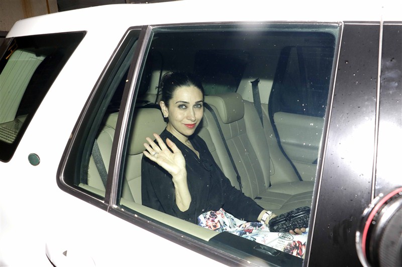 Celebs like Ranbir Kapoor, Malaika Arora Khan, Karisma, Amrita, Randhir Kapoor, Babita, Saif’s daughter Sara Ali Khan, Armaan Jain, sister-in-law Soha Ali Khan, brother-in-law Kunal Khemmu was also a part of the celebrations. Kareena Kapoor 36th Birthday Bash,Kareena Kapoor 36th Birthday celebrations,Kareena Kapoor 36th Birthday,Kareena Kapoor Birthday celebrations,Kareena Kapoor Birthday party,Ranbir Kapoor,Malaika Arora Khan,Karisma,Amrita,Randhir Kapoor,Babita,Saif’s daug