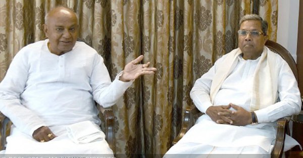 Karnataka chief minister Siddaramaiah meets Deva Gowda and SM Krishna to discuss the Cauvery issue.