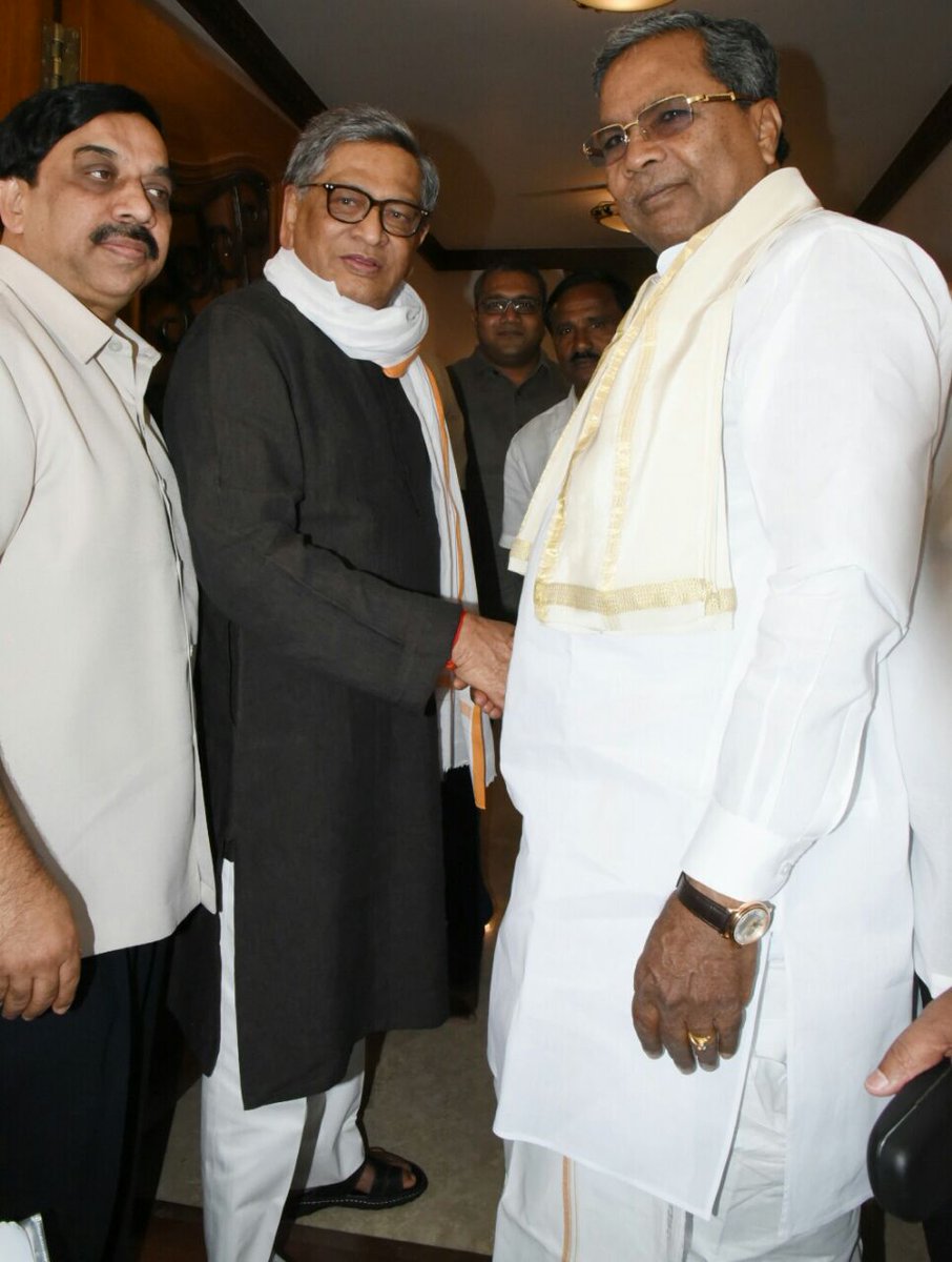 Karnataka chief minister Siddaramaiah meets Deva Gowda and SM Krishna to discuss the Cauvery issue. Siddaramaiah,CM Siddaramaiah,Siddaramaiah meets Deva Gowda,Deva Gowda,Cauvery issue,SM Krishna,Siddaramaiah meets SM Krishna,Cauvery,Cauvery Water Dispute,cauvery water issue,cauvery water row,cauvery dispute