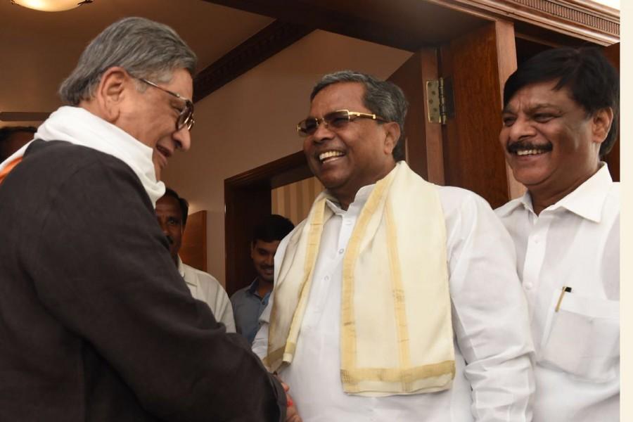 Karnataka chief minister Siddaramaiah meets Deva Gowda and SM Krishna to discuss the Cauvery issue. Siddaramaiah,CM Siddaramaiah,Siddaramaiah meets Deva Gowda,Deva Gowda,Cauvery issue,SM Krishna,Siddaramaiah meets SM Krishna,Cauvery,Cauvery Water Dispute,cauvery water issue,cauvery water row,cauvery dispute