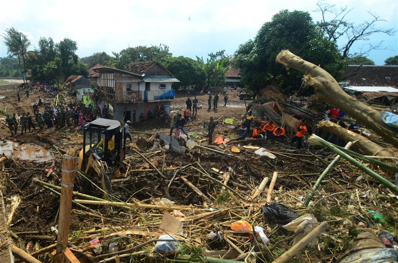 The toll in the floods and landslides caused by heavy rains on Indonesia's Java province rose to 23 on Thursday, the authorities said. Landslides on Indonesia,Java Island,floods in Indonesia,heavy rains in Indonesia,Indonesia flood,Indonesia landslides,Toll in Indonesia floods rises to 23