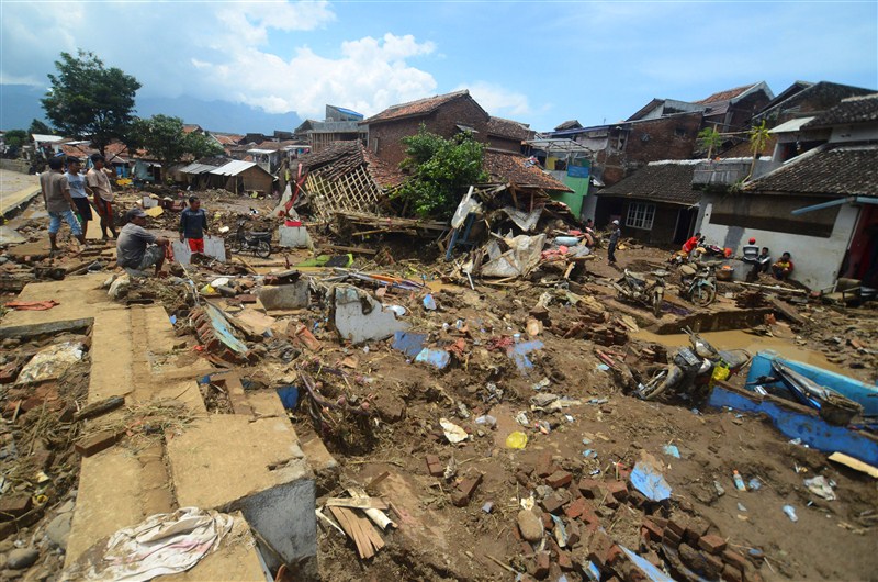 The toll in the floods and landslides caused by heavy rains on Indonesia's Java province rose to 23 on Thursday, the authorities said. Landslides on Indonesia,Java Island,floods in Indonesia,heavy rains in Indonesia,Indonesia flood,Indonesia landslides,Toll in Indonesia floods rises to 23