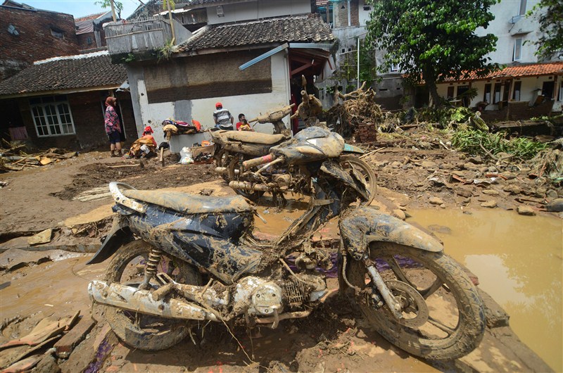 The toll in the floods and landslides caused by heavy rains on Indonesia's Java province rose to 23 on Thursday, the authorities said. Landslides on Indonesia,Java Island,floods in Indonesia,heavy rains in Indonesia,Indonesia flood,Indonesia landslides,Toll in Indonesia floods rises to 23