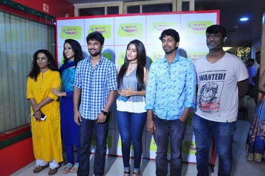 Nani, Anu Emmanuel promotes Majnu movie at Radio Mirchi.