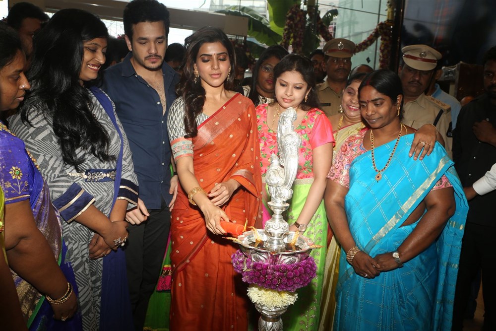 Telugu Actor Akhil Akkineni and Actress Samantha Ruth Prabhu launches South India Shopping Mall at Somajiguda in Hyderabad. Samantha,Samantha Ruth Prabhu,Akhil Akkineni,Samantha launches South India Shopping Mall,Akhil Akkineni launch South India Shopping Mall,South India Shopping Mall,Shopping Mall,Shopping Mall in Hyderabad