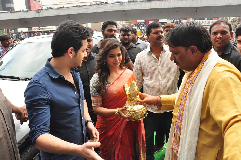 Telugu Actor Akhil Akkineni and Actress Samantha Ruth Prabhu launches South India Shopping Mall at Somajiguda in Hyderabad. Samantha,Samantha Ruth Prabhu,Akhil Akkineni,Samantha launches South India Shopping Mall,Akhil Akkineni launch South India Shopping Mall,South India Shopping Mall,Shopping Mall,Shopping Mall in Hyderabad