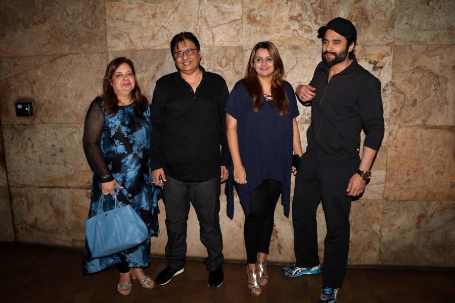 The recent screening of 'Banjo' film was a star-studded affair. Bollywood stars Riteish Deshmukh, Genelia D'Souza, Vashu Bhagnani, Vaishali Deshmukh, Jackky Bhagnani, Mushtaq Sheikh was spotted at the special screening of 'Banjo. Riteish Deshmukh,Genelia D'Souza,Riteish Deshmukh and Genelia D'Souza,Banjo,Banjo special screening,celebs at Banjo special screening,Vashu Bhagnani,Vaishali Deshmukh,Jackky Bhagnani,Mushtaq Sheikh,Banjo special screening pics,Banjo special scre