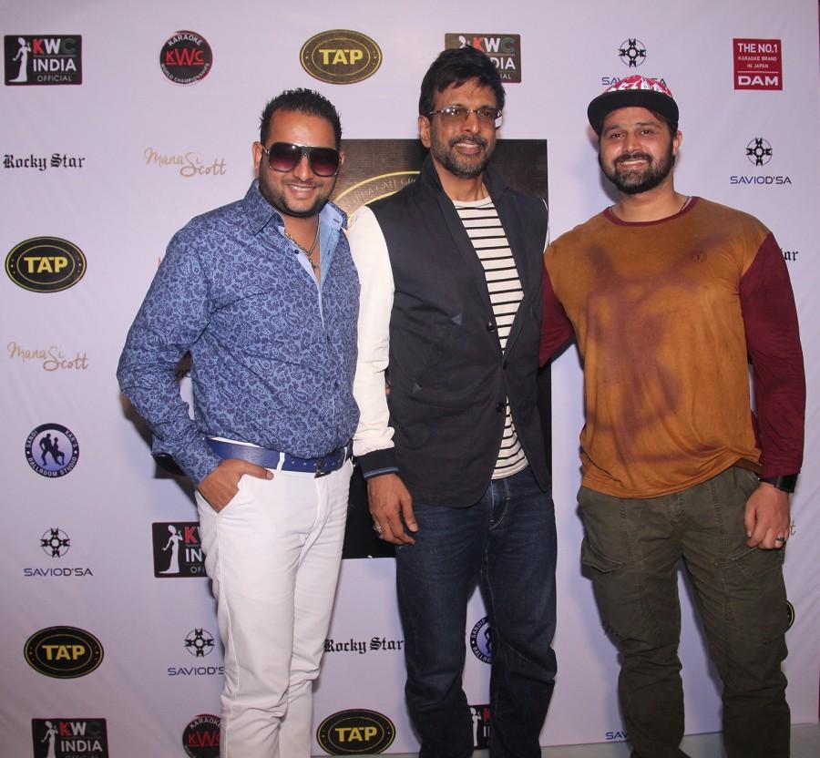 Savio D'Sa, Javed Jafri, Mudasir Ali, Lesle Lewis with Sirf Cash and Sirf Sona at a press conference at TAP Resto Bar to announce the Karaoke World Championships finale. Savio D'Sa,Javed Jafri,Mudasir Ali,Lesle Lewis,Sirf Cash,Sirf Sona,TAP Resto Bar,Karaoke World Championships finale,Karaoke World Championships,TAP Resto Bar press conference
