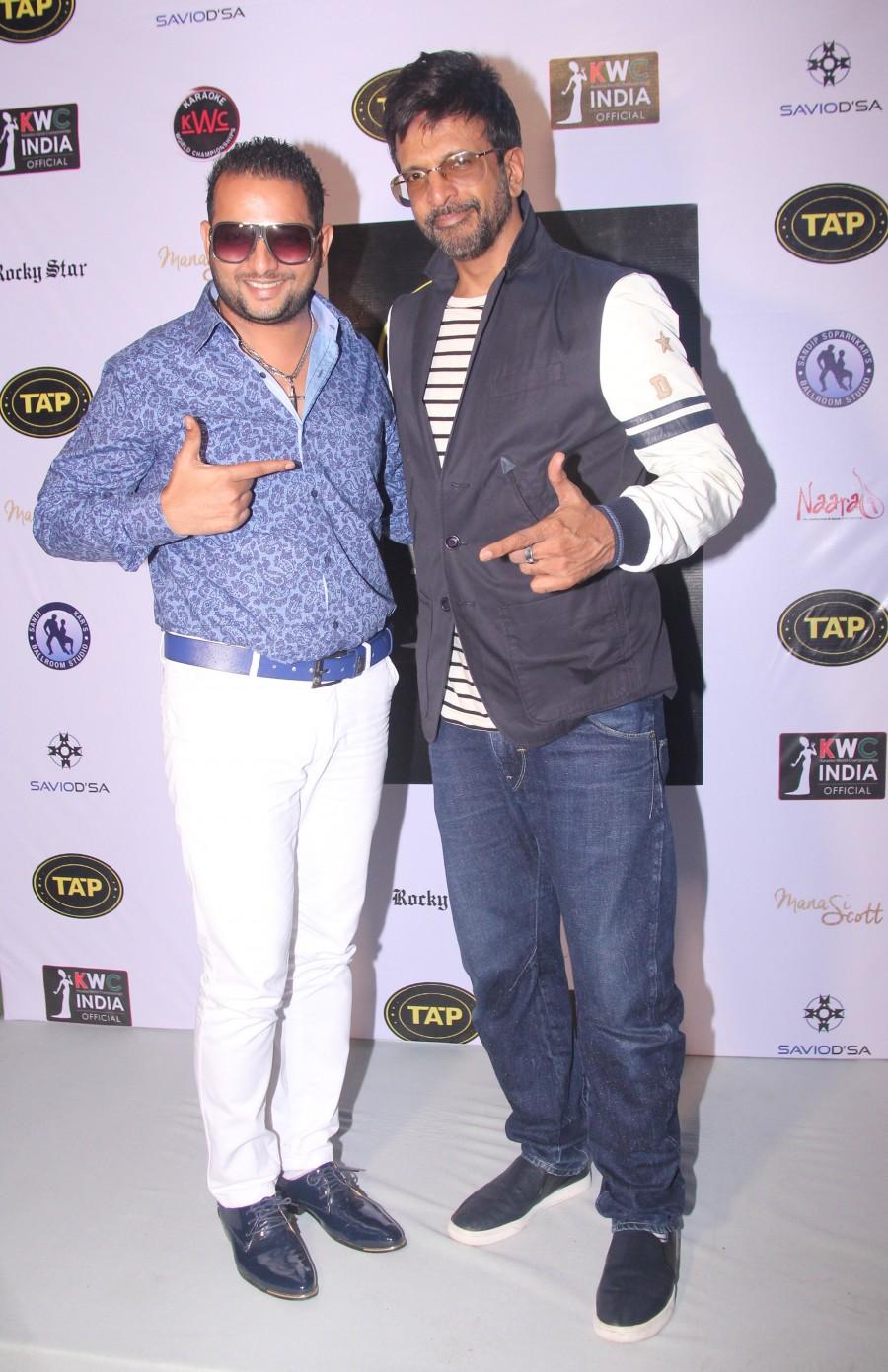 Savio D'Sa, Javed Jafri, Mudasir Ali, Lesle Lewis with Sirf Cash and Sirf Sona at a press conference at TAP Resto Bar to announce the Karaoke World Championships finale. Savio D'Sa,Javed Jafri,Mudasir Ali,Lesle Lewis,Sirf Cash,Sirf Sona,TAP Resto Bar,Karaoke World Championships finale,Karaoke World Championships,TAP Resto Bar press conference