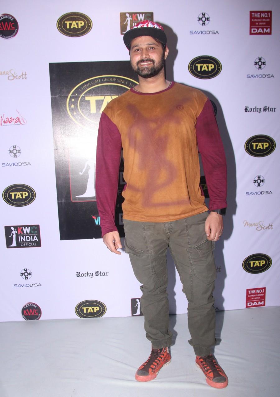 Savio D'Sa, Javed Jafri, Mudasir Ali, Lesle Lewis with Sirf Cash and Sirf Sona at a press conference at TAP Resto Bar to announce the Karaoke World Championships finale. Savio D'Sa,Javed Jafri,Mudasir Ali,Lesle Lewis,Sirf Cash,Sirf Sona,TAP Resto Bar,Karaoke World Championships finale,Karaoke World Championships,TAP Resto Bar press conference