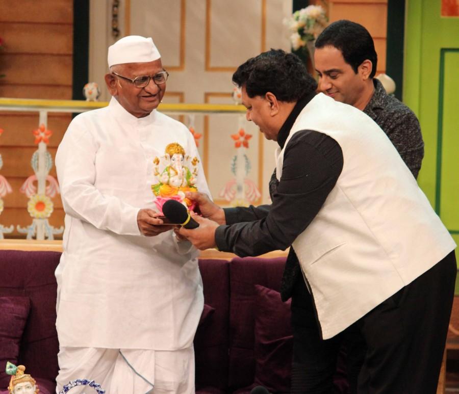 Veteran Gandhian and social crusader Kisan Baburao Hazare, alias Anna Hazare promotes his Biopic on 'The Kapil Sharma Show'. Anna Hazare,Anna Hazare on The Kapil Sharma Show,The Kapil Sharma Show,Kisan Baburao Hazare,Veteran Gandhian,Anna Hazare pics,Anna Hazare images,Anna Hazare photos,Anna Hazare stills,Anna Hazare pictures
