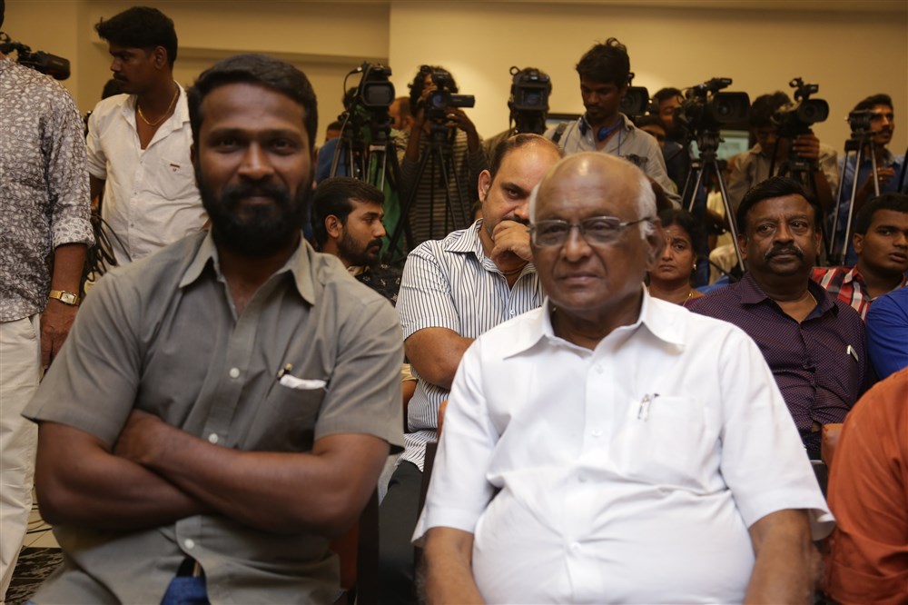 Tamil movie Kagitha Kappal Audio and Trailer Launch event held at the Madras Race Club, Guindy in Chennai. Celebs like Sivabalan (Appukutty), Vetrimaran, Dillija, Natty Nataraj, SP Muthuraman, Sivaraman and others graced the event. Kagitha Kappal,Kagitha Kappal Audio,Kagitha Kappal Trailer,Kagitha Kappal Audio Launch,Kagitha Kappal Trailer Launch,Appukutty,Sivabalan,Vetrimaran,Dillija,Natty Nataraj,SP Muthuraman,Sivaraman